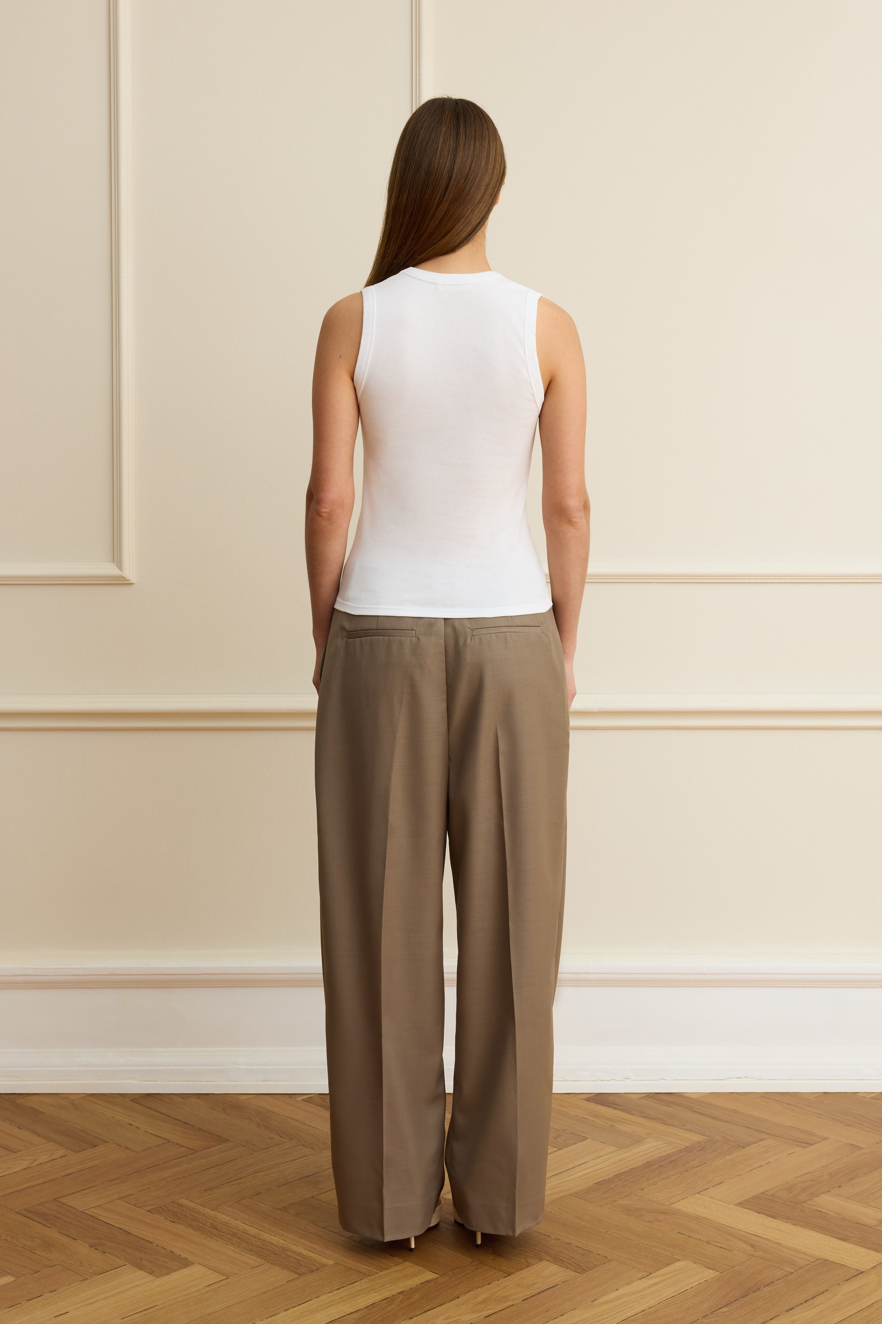 White deep u-neck tank