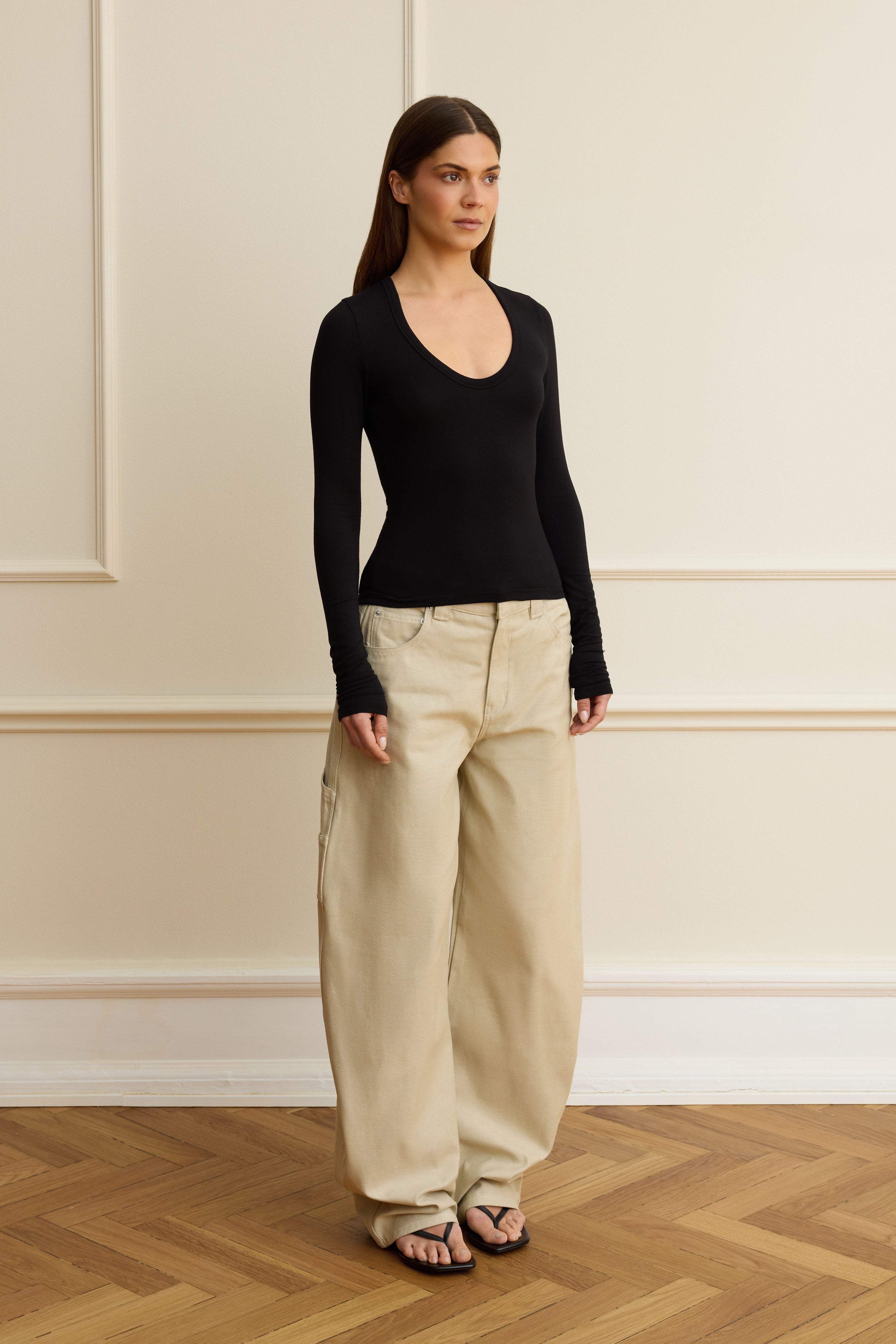 Black deep u-neck long sleeve