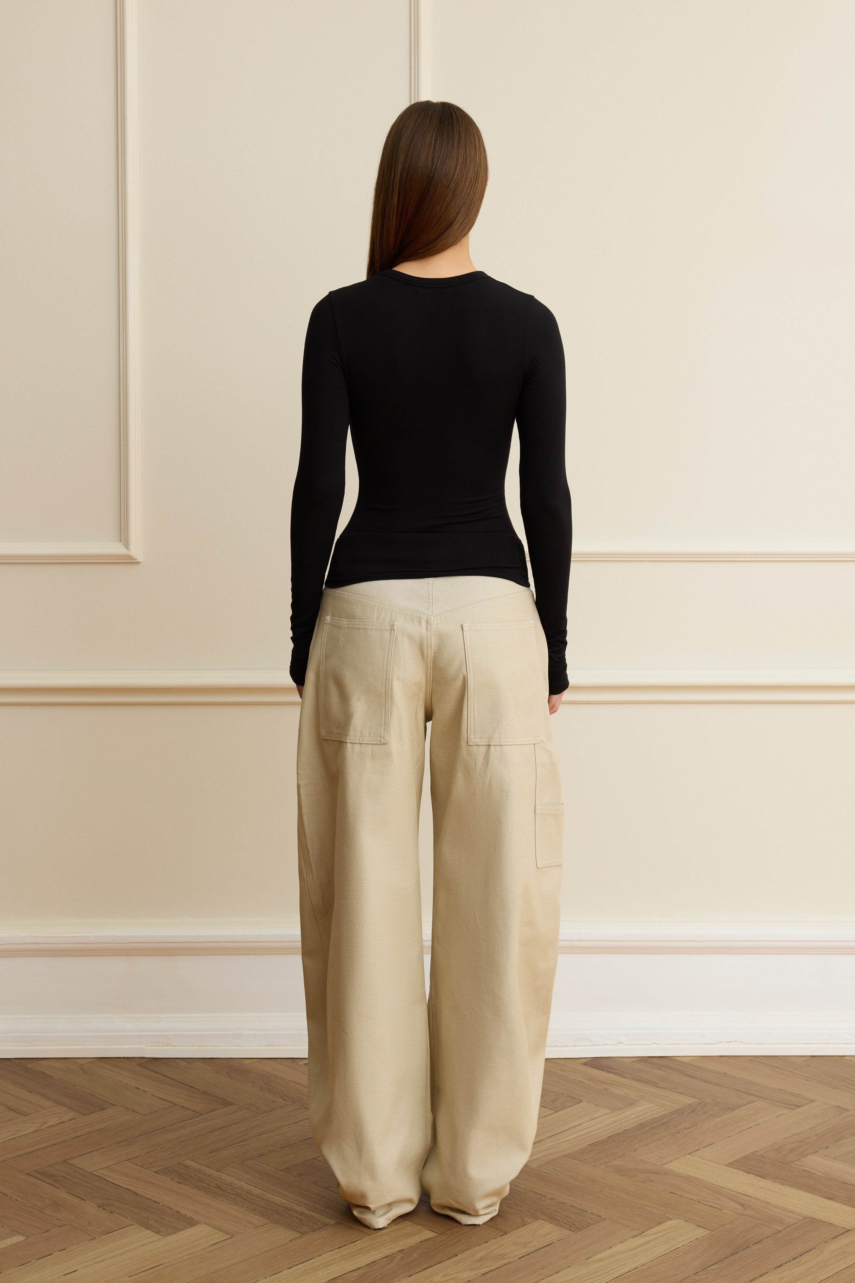 Black deep u-neck long sleeve