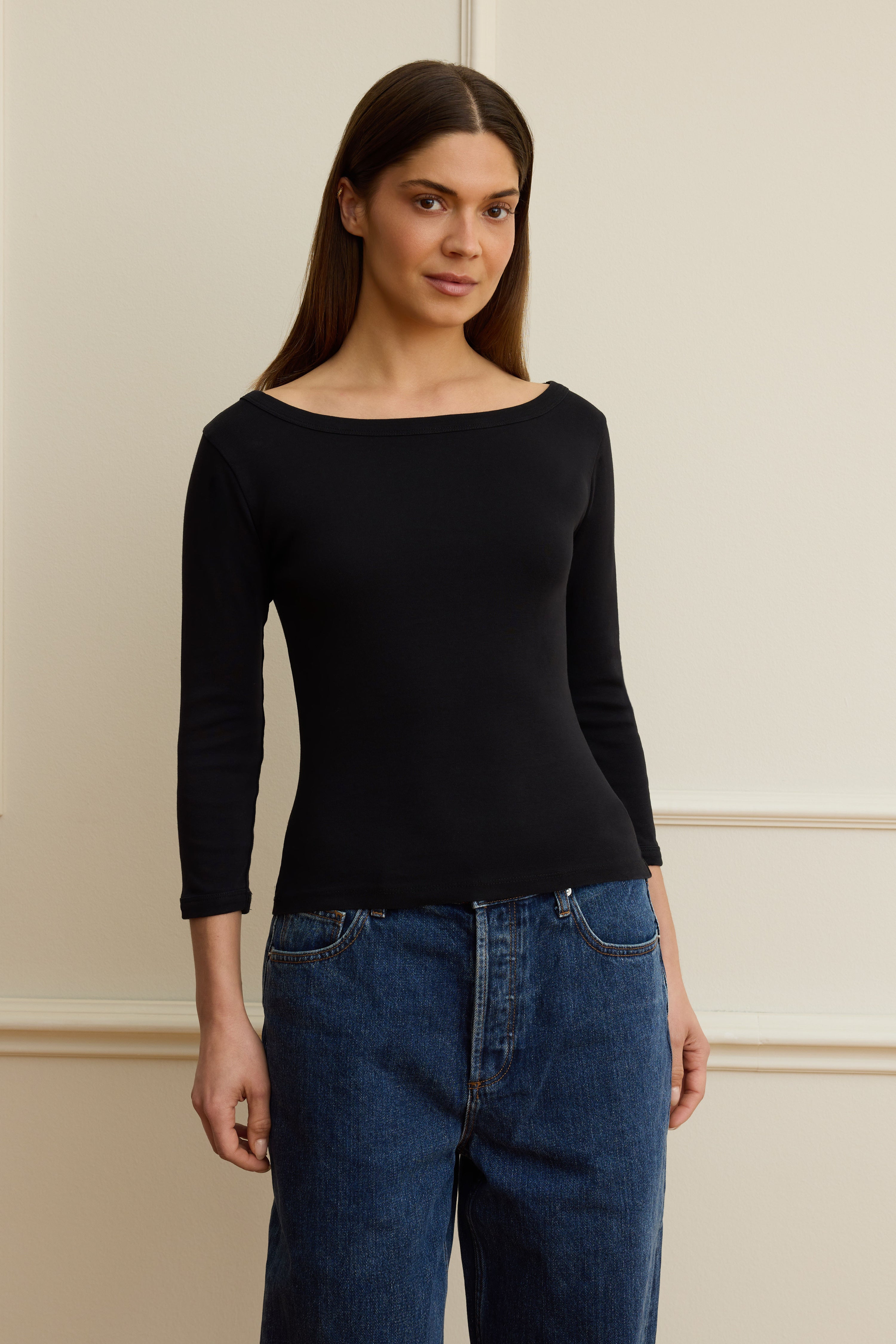 Black boat neck tee