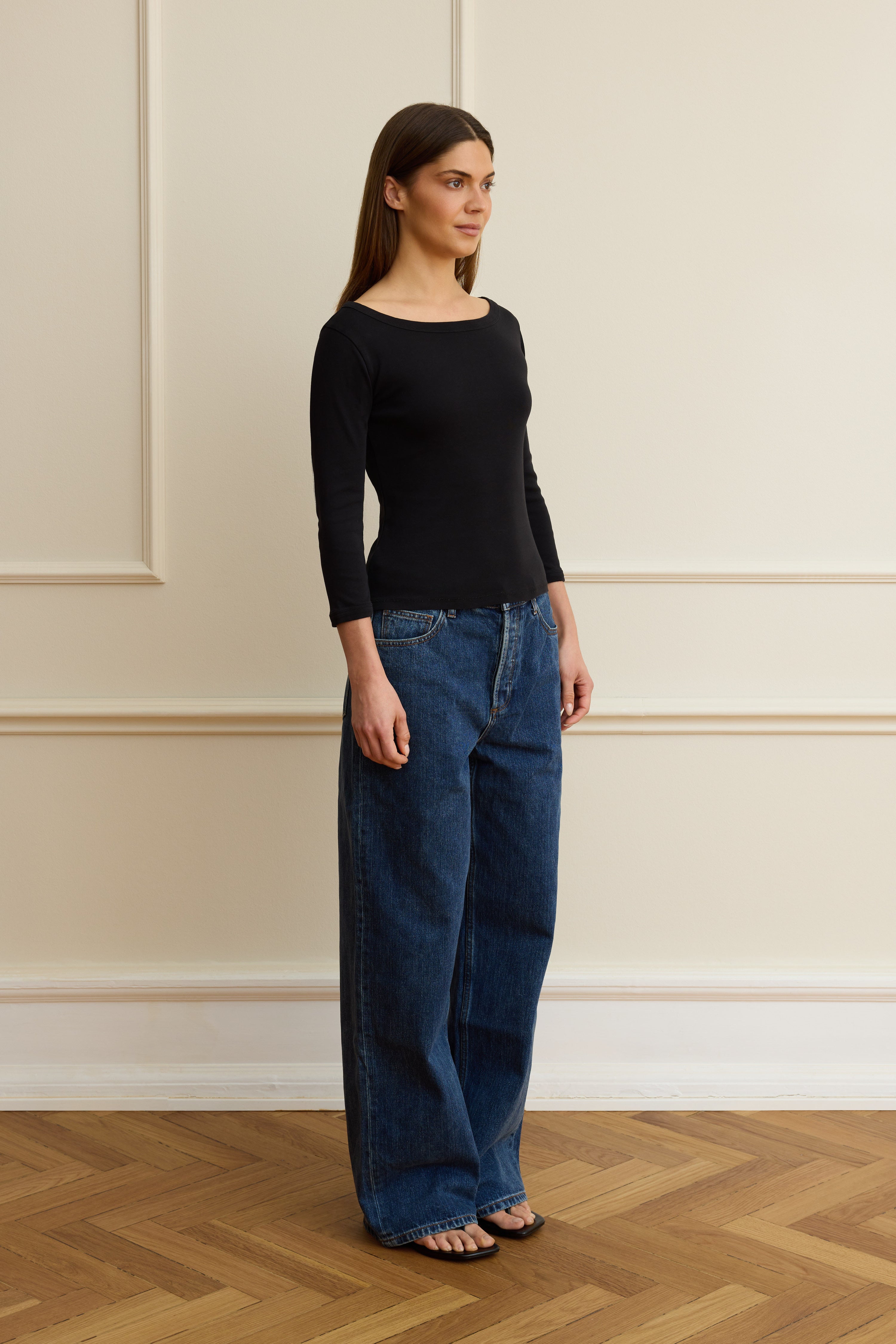 Black boat neck tee